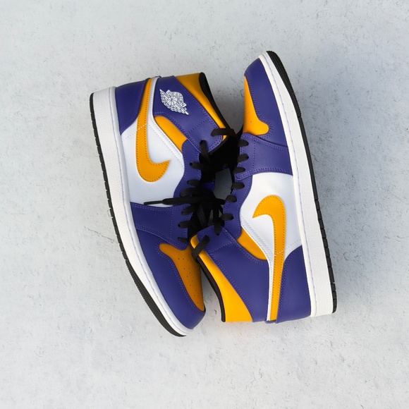 AJ 1Mid lakers colorway - Picture 1 of 8